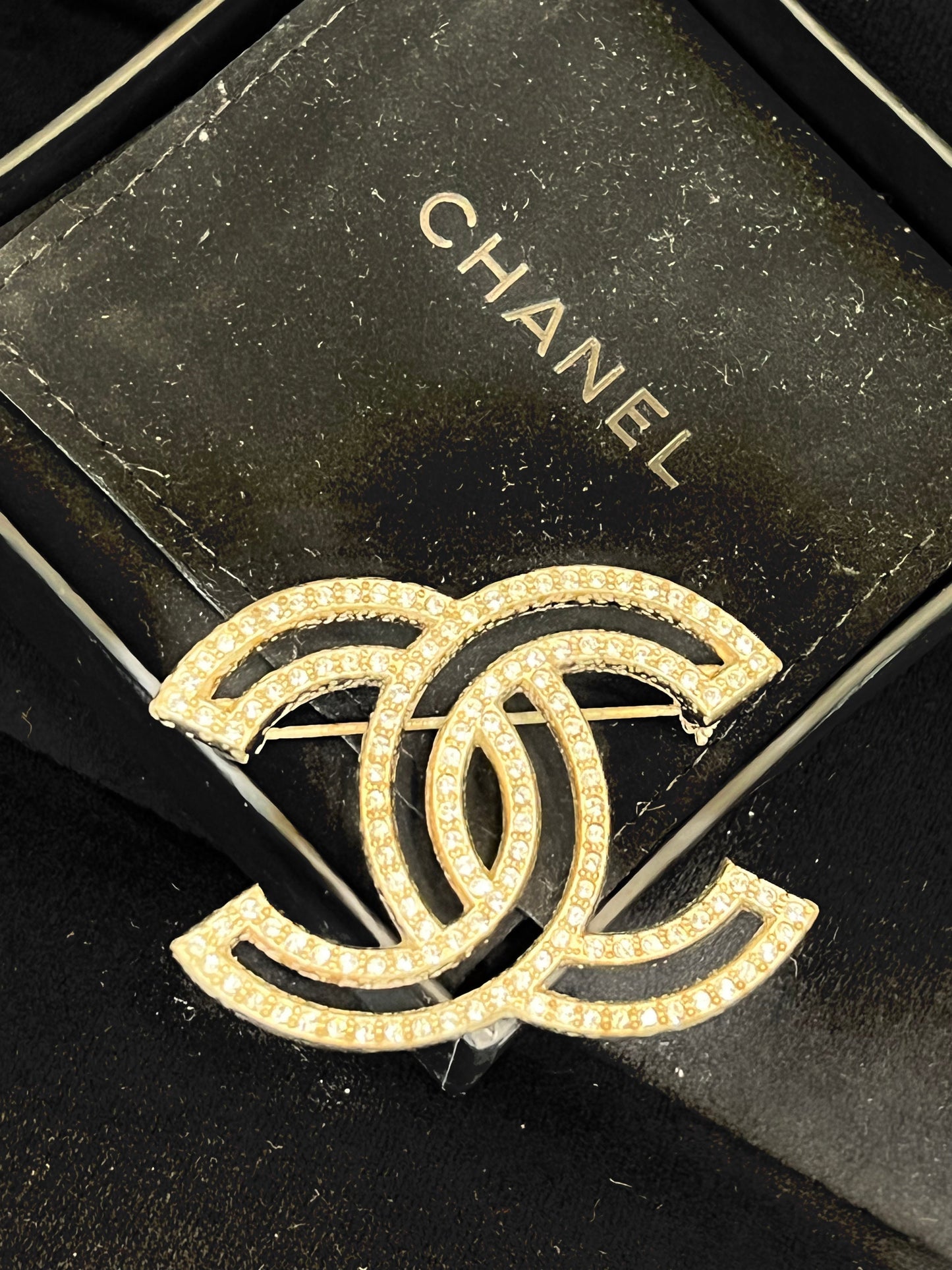 CHANEL CRYSTAL CC LIGHT GOLD-TONE BROOCH