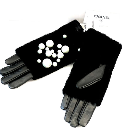 CHANEL CC PEARL LAMBSKIN LEATHER & SHEARLING GLOVES