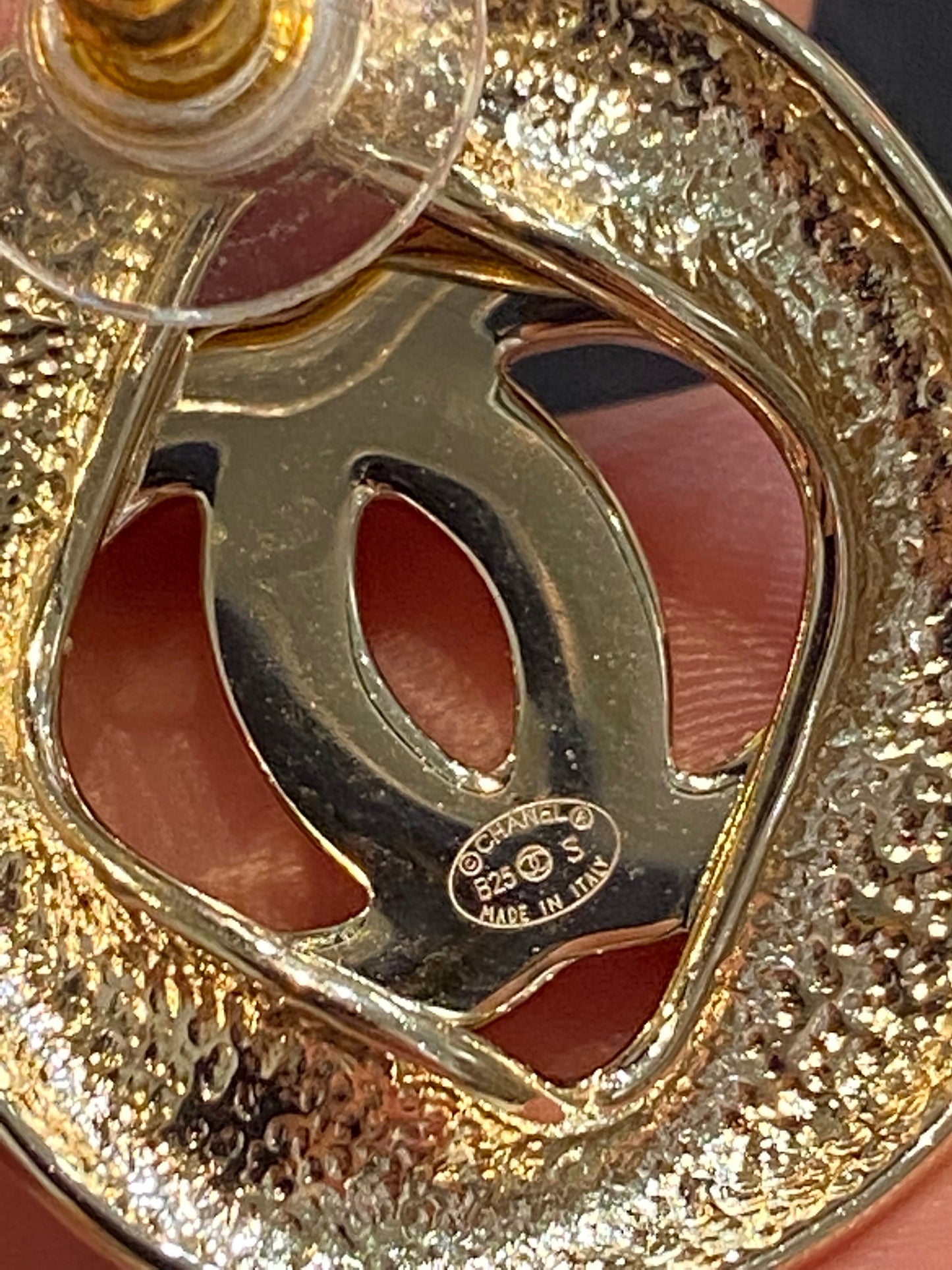 CHANEL STRASS GOLD PLATED CRYSTAL STUD EARRINGS