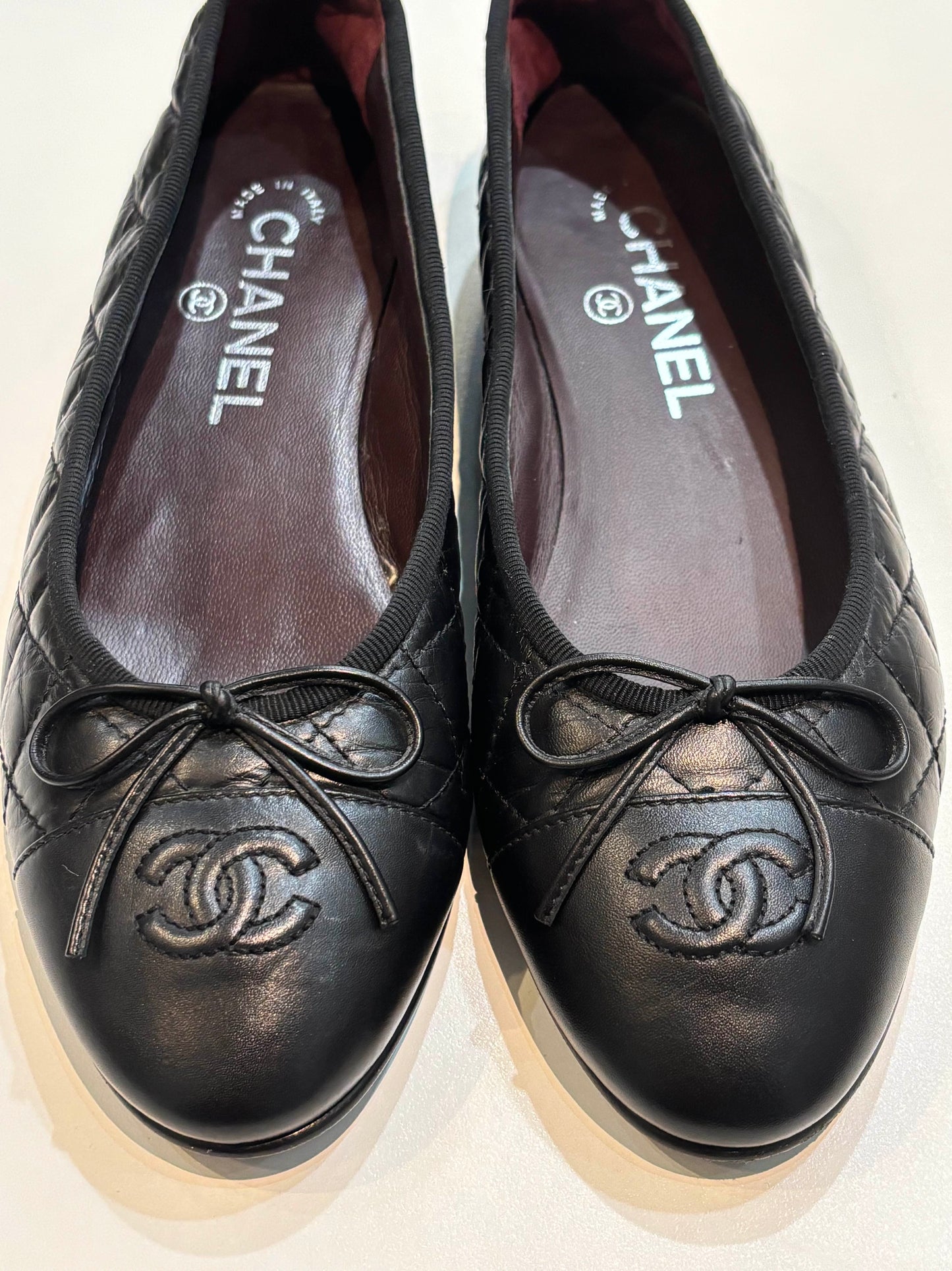 CHANEL CC AGED CALFSKIN QUILTED  LEATHER BALLET FLATS