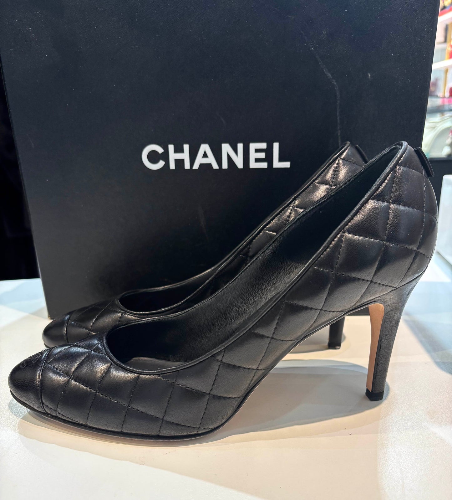 CHANEL CC QUILTED LAMBSKIN LEATHER PUMPS