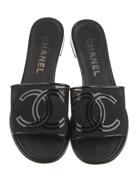CHANEL 21S MESH PATENT LEATHER CC LOGO SLIDE SANDALS