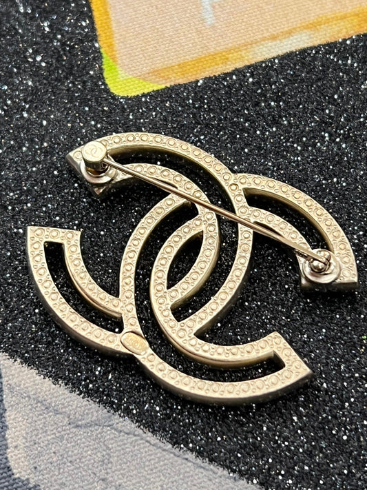 CHANEL CC RHINESTONE & GOLD TONED BROOCH