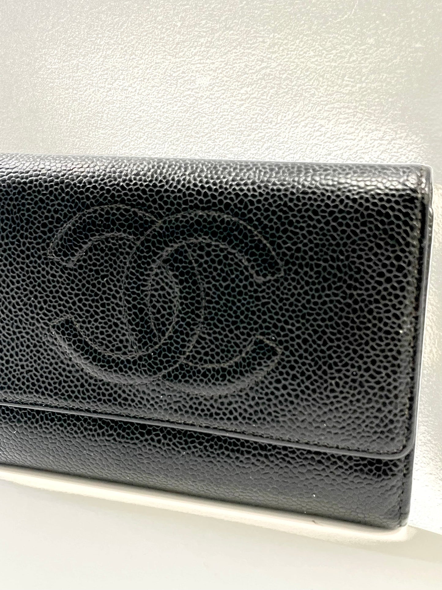 CHANEL CAVIAR LEATHER BIFOLD WALLET