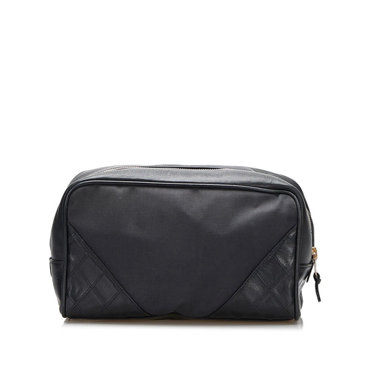 Chanel Diamond Stitch Pouch (SHG-7uj1q0)