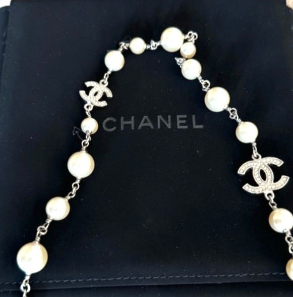 CHANEL 5 CC GRADUATED PEARL CRYSTAL LONG NECKLACE