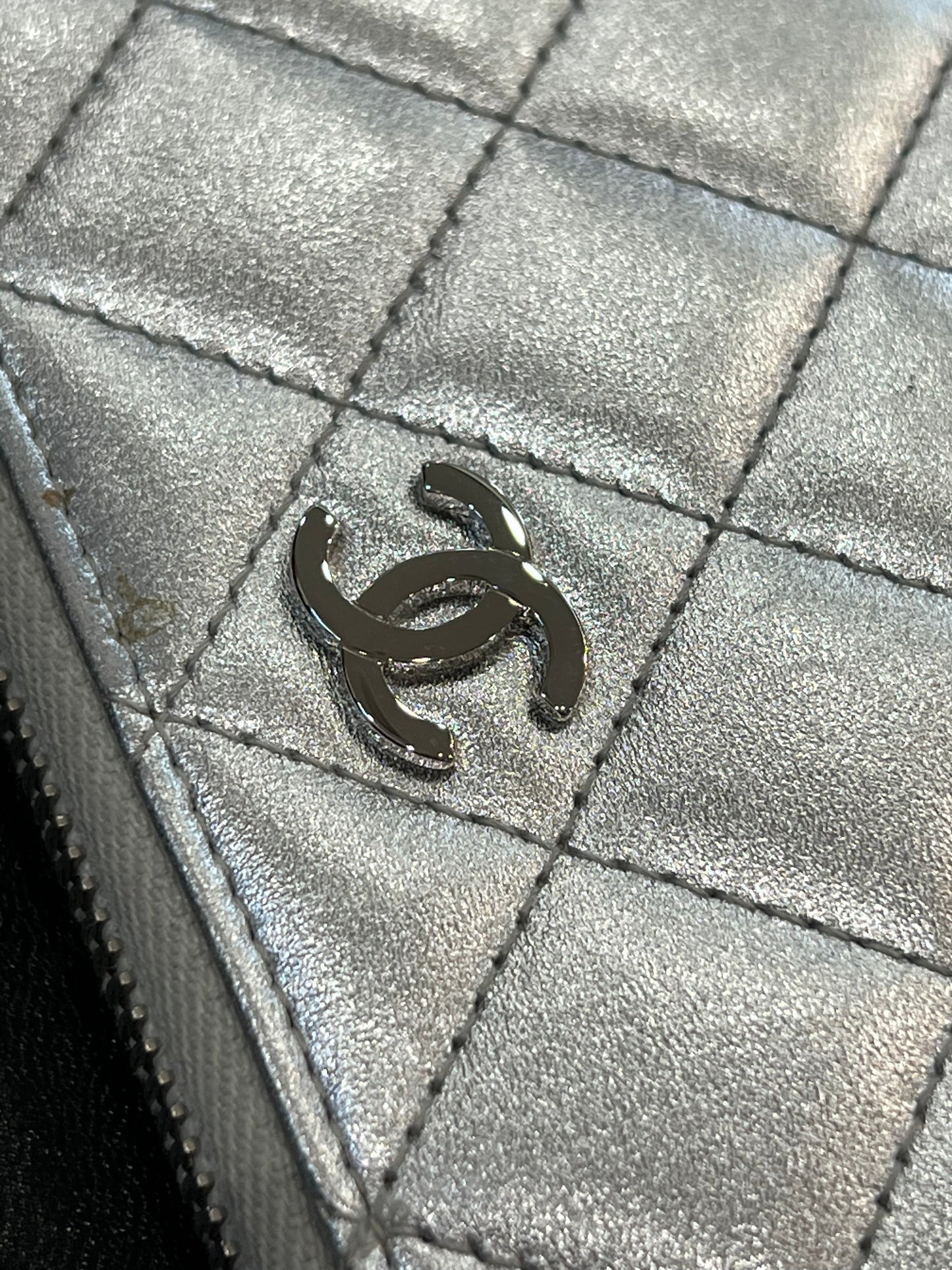 CHL -  QUILTED LAMBSKIN ZIP AROUND WALLET