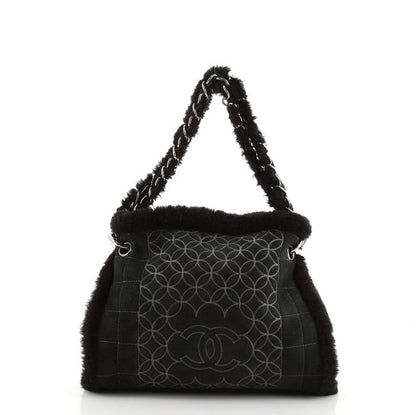 CHL -  SQUARE STITCH QUILTED SHEARLING TOTE BAG