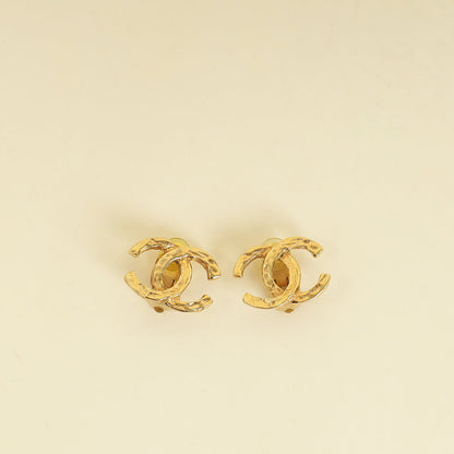 Chanel Gold Finish   CC Clip On Earrings