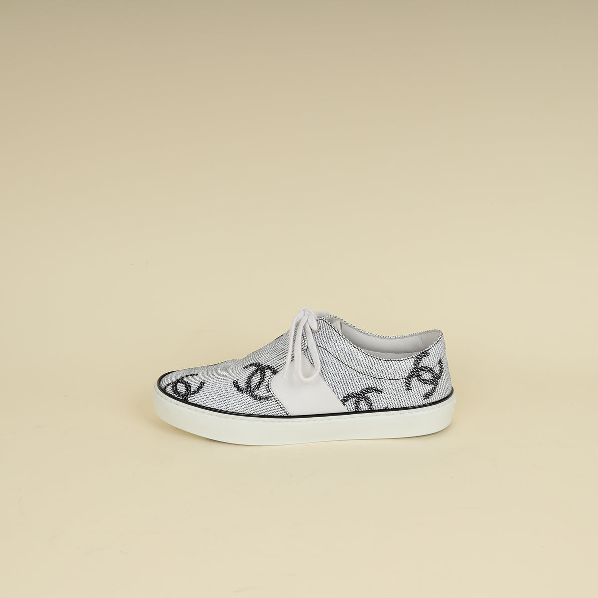 Chanel White 2018 Interlocking CC Logo Sneakers 38.5