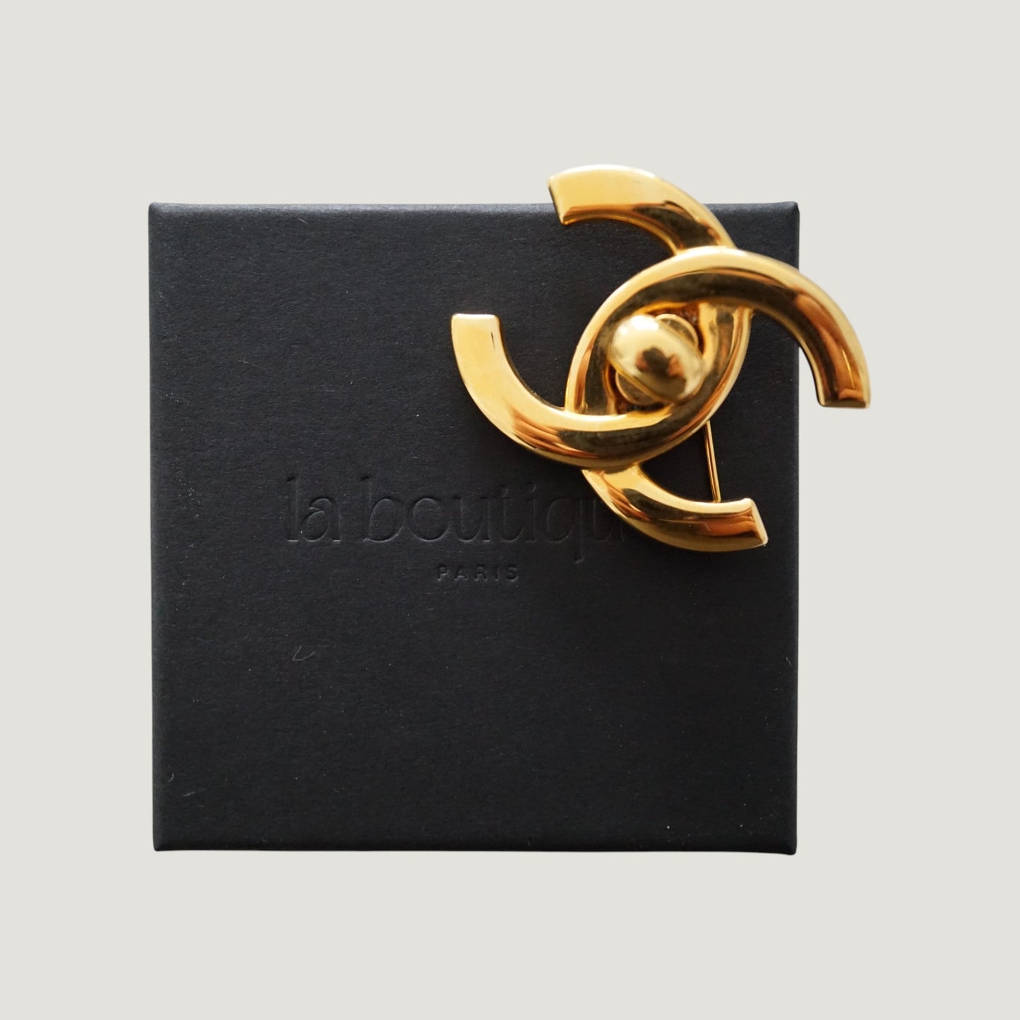 CHANEL BROOCH CC TURNLOCK