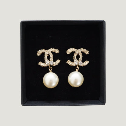 CHANEL EARRINGS | PEARLS