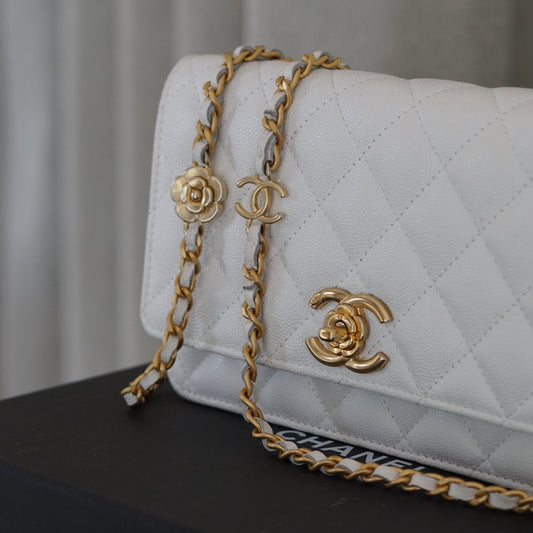 CHANEL WALLET ON CHAIN | CAMELLIA