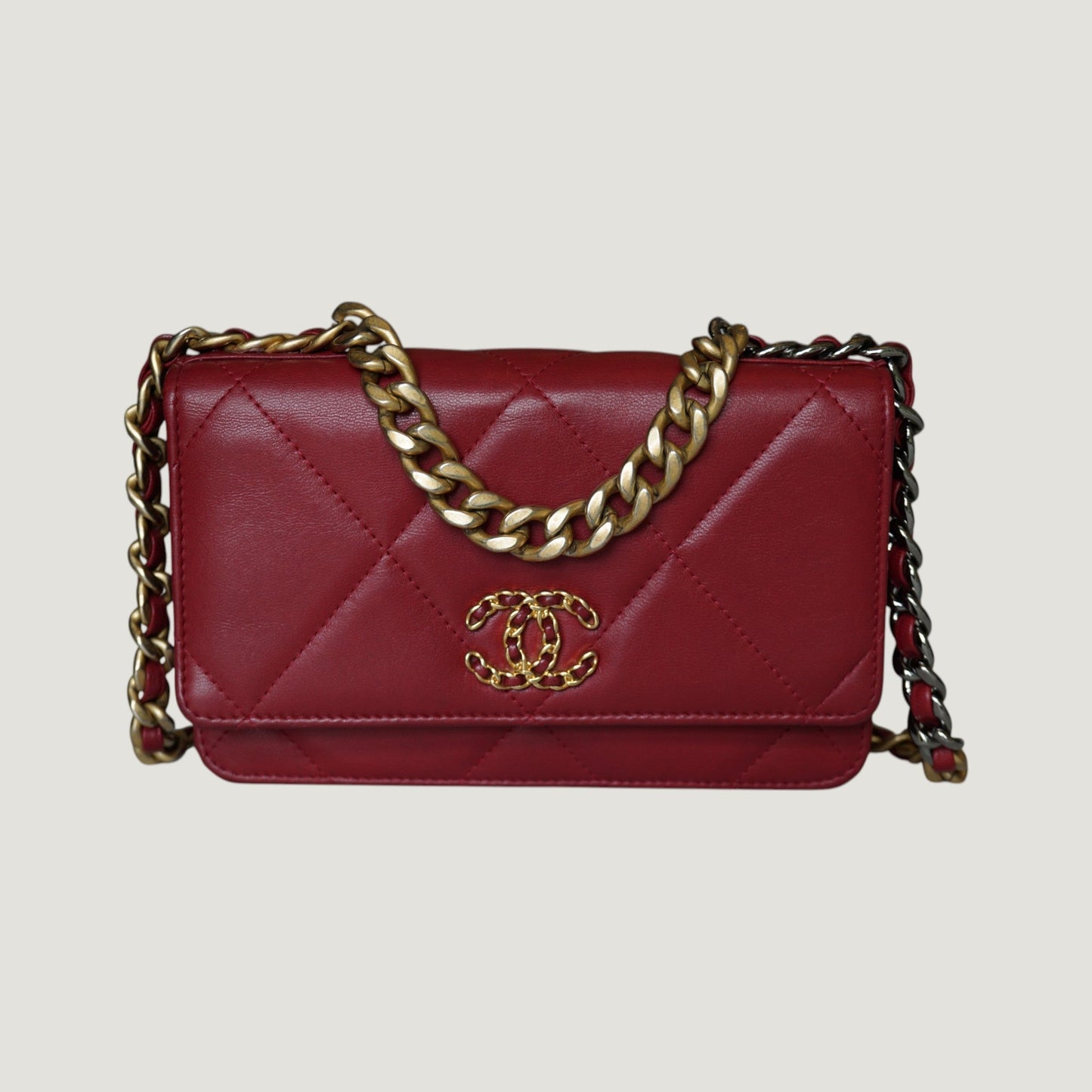 CHANEL WALLET ON CHAIN 19