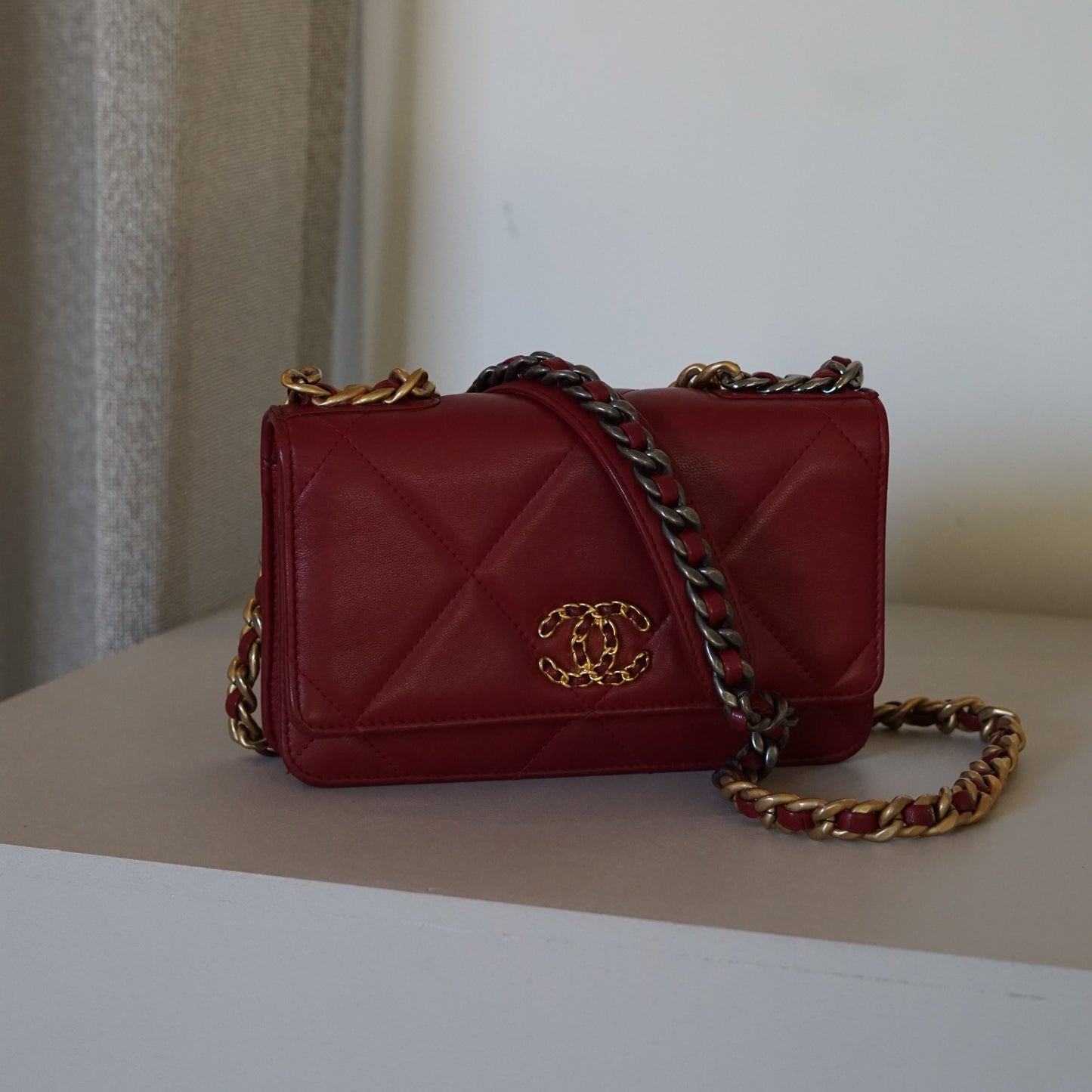 CHANEL WALLET ON CHAIN 19