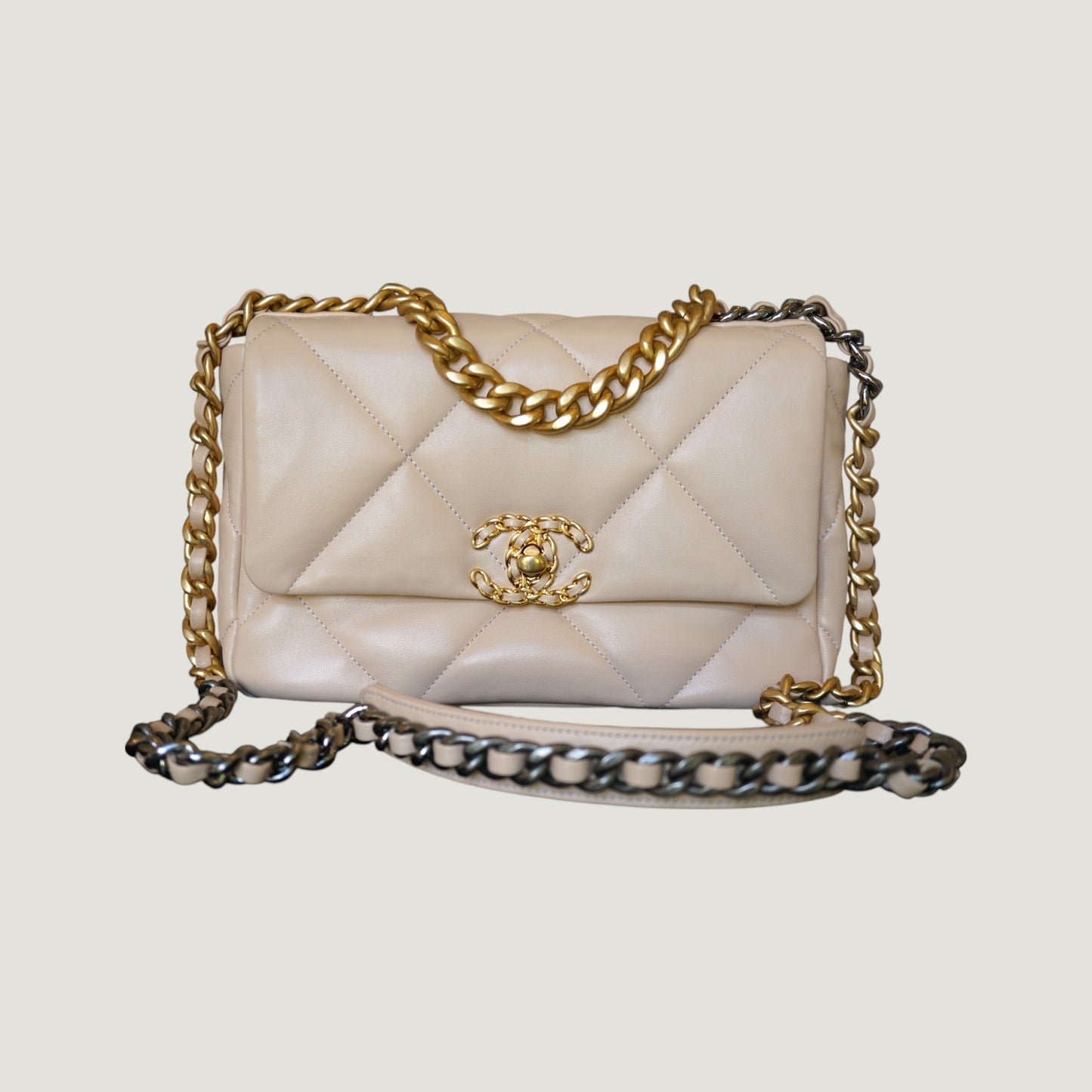 CHANEL 19 BAG