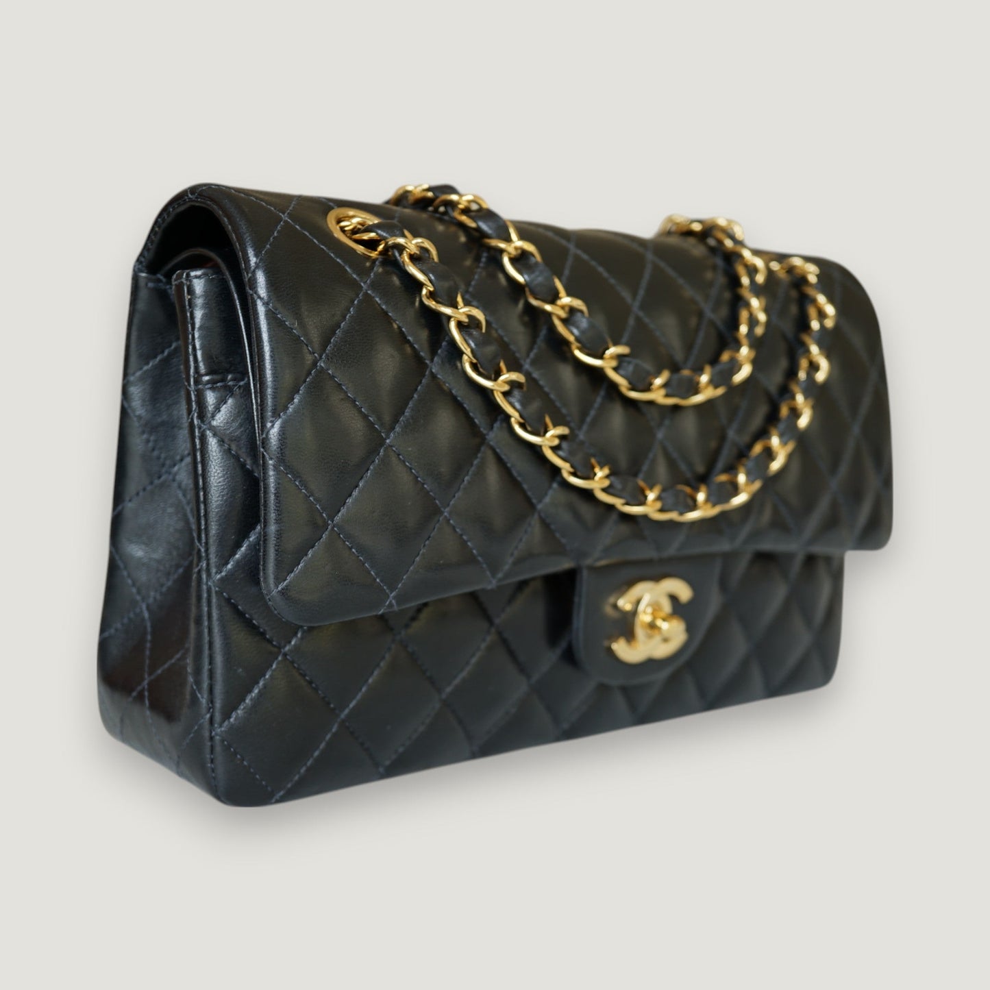 CHANEL CLASSIC MEDIUM BAG