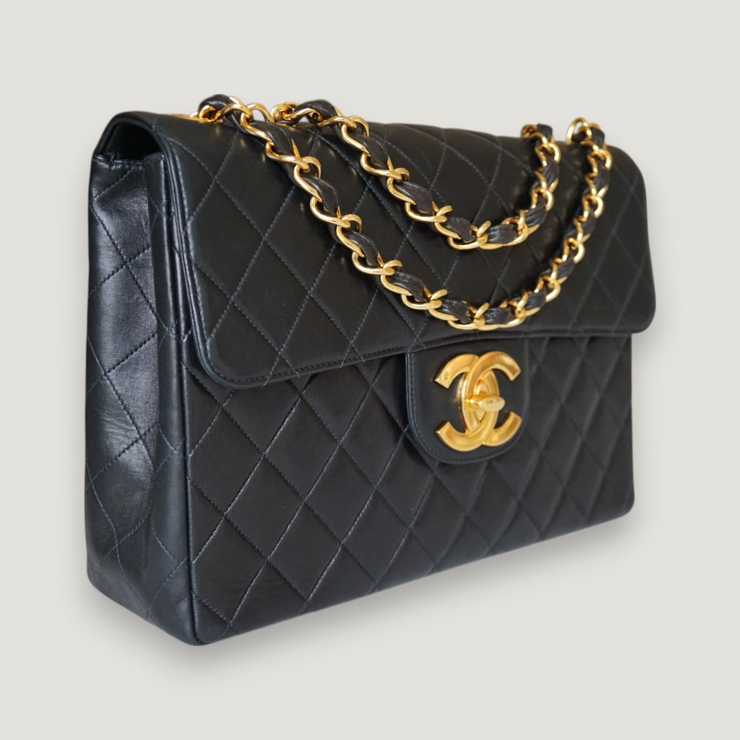 CHANEL CLASSIC JUMBO BAG