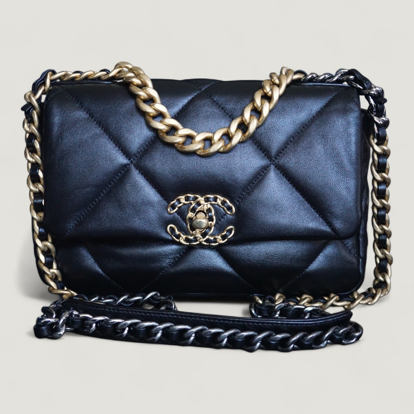 CHANEL 19 BAG
