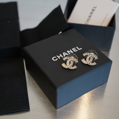 CHANEL EARRINGS PEARLS