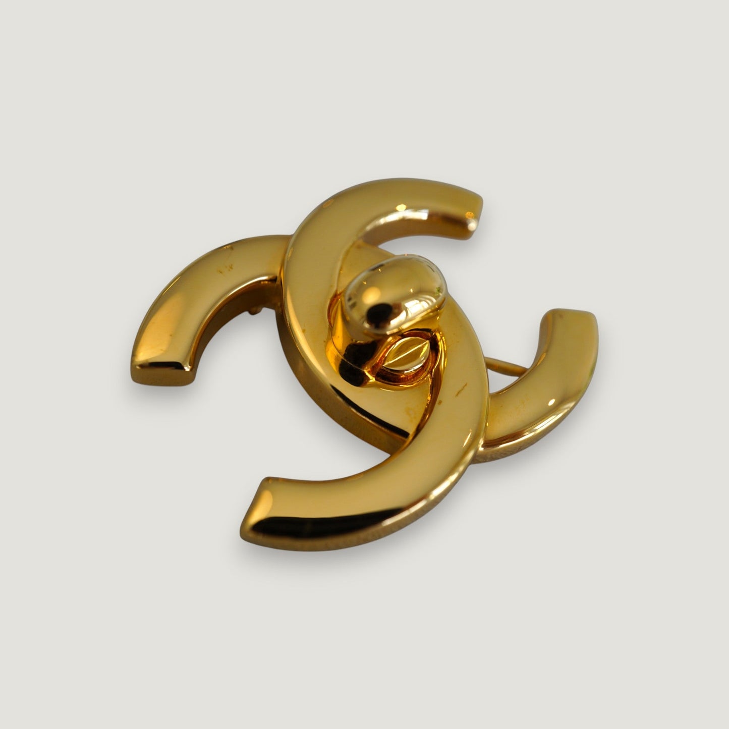 CHANEL BROOCH CC TURNLOCK