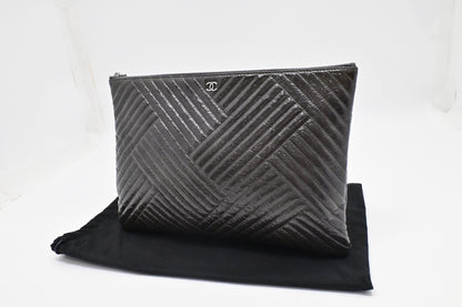 Chanel Medium O Case in Gray Patent Leather