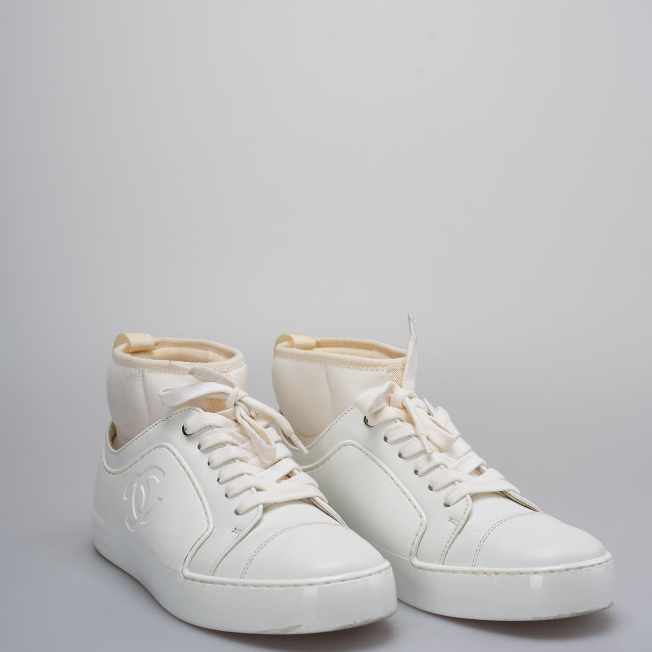 Chanel White Rubber and Leather CC Ankle Sneakers Size 37,5