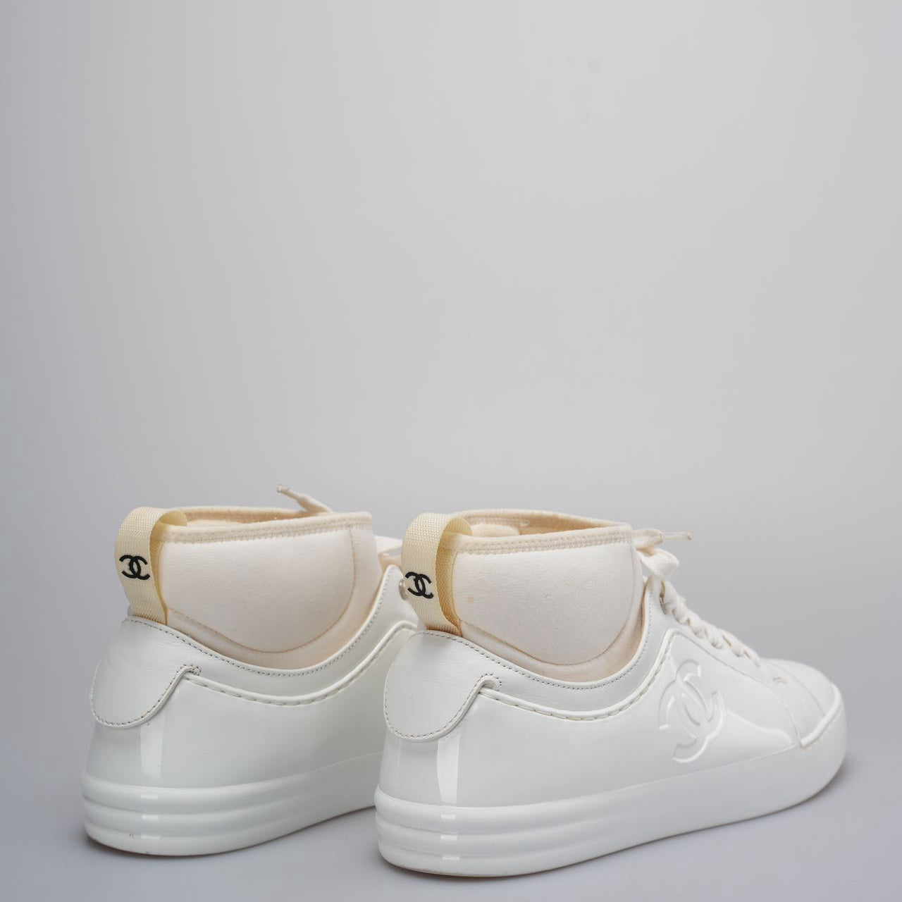 Chanel White Rubber and Leather CC Ankle Sneakers Size 37,5