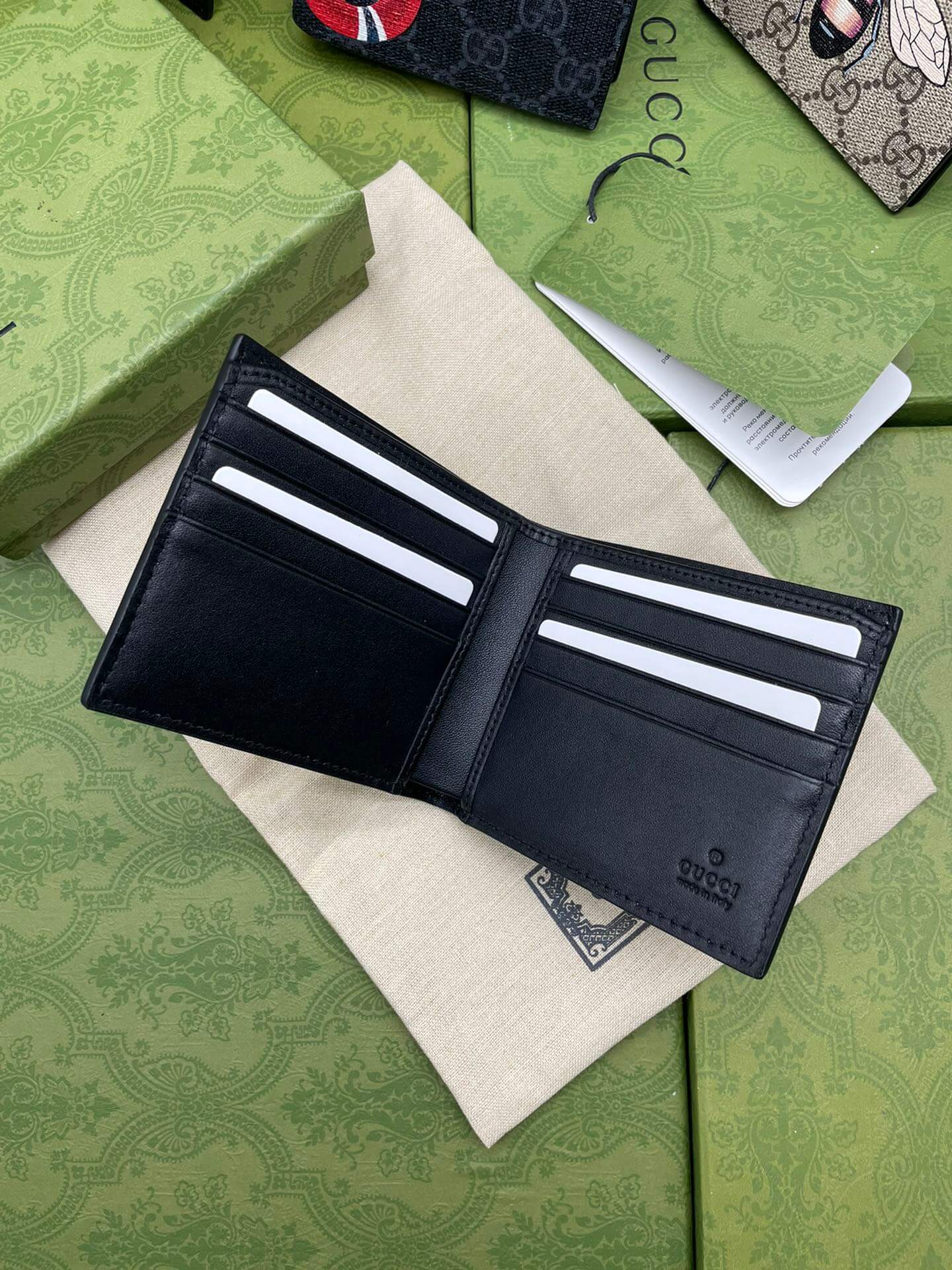 GC PVC Screen Printing bee wallet black 451268