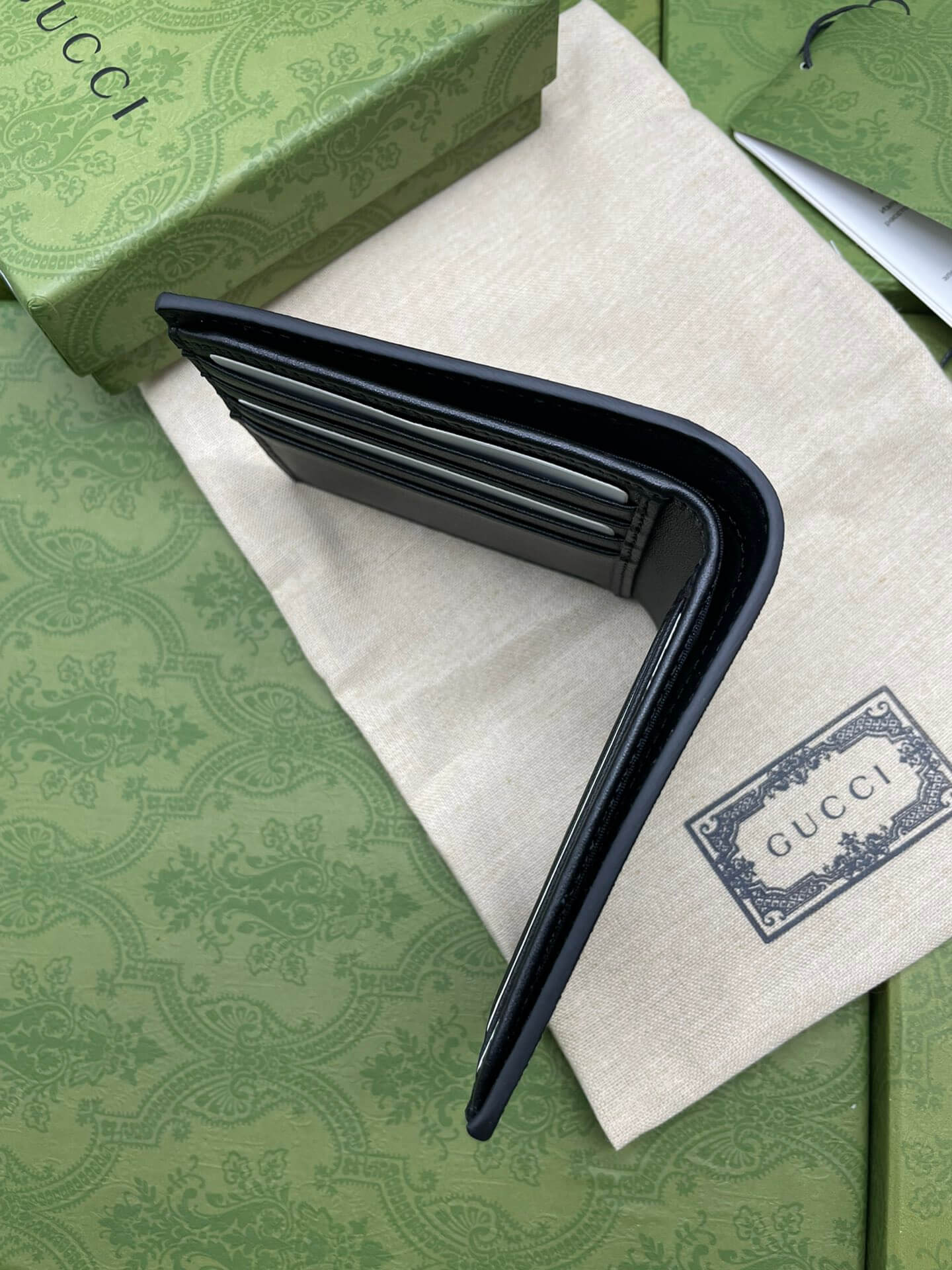 GC PVC Screen Printing bee wallet black 451268