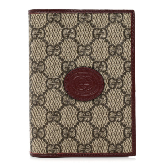 GUCCI GG SUPREME INTERLOCKING G PASSPORT COVER