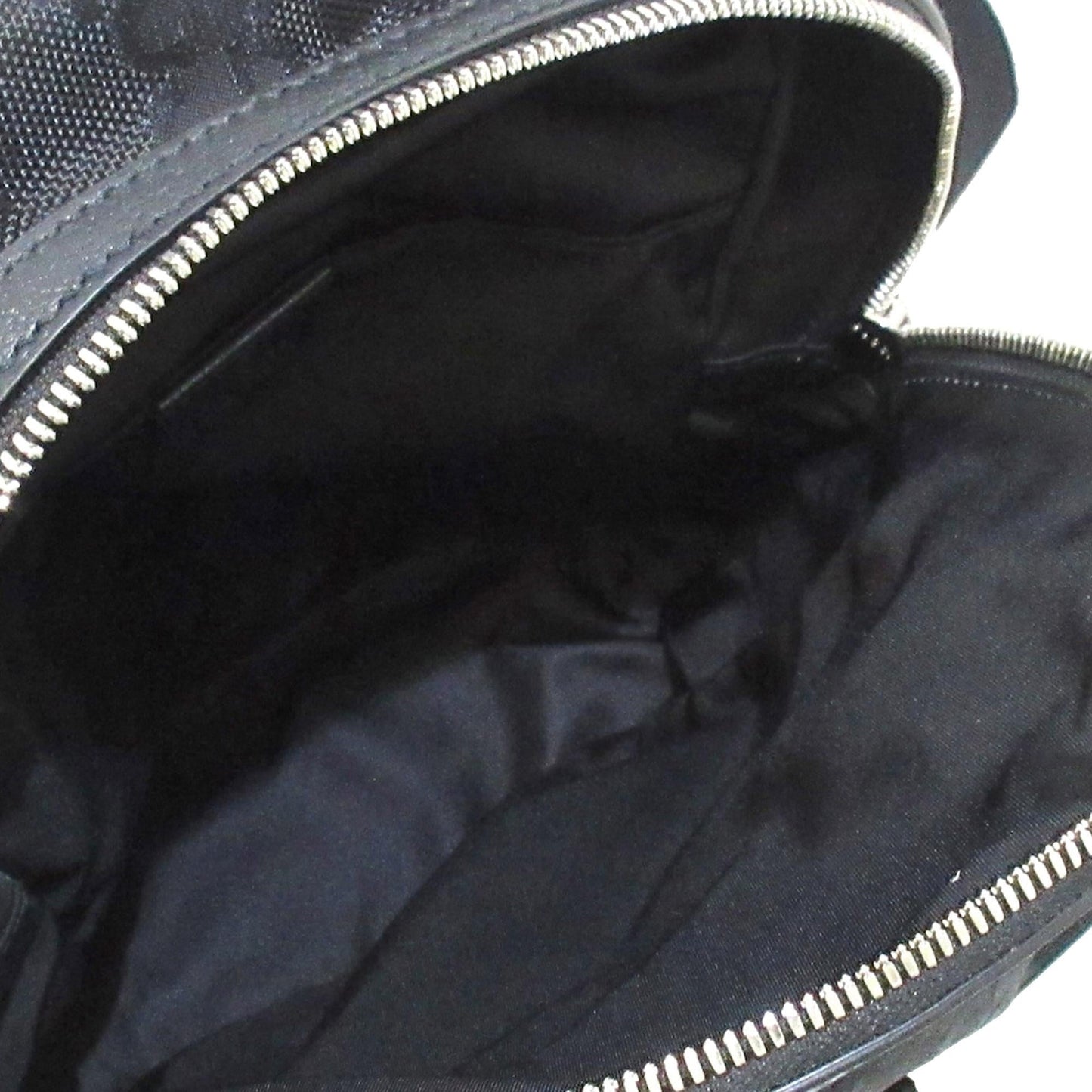 Gucci GG Nylon Off the Grid Sling (GXLHMl)