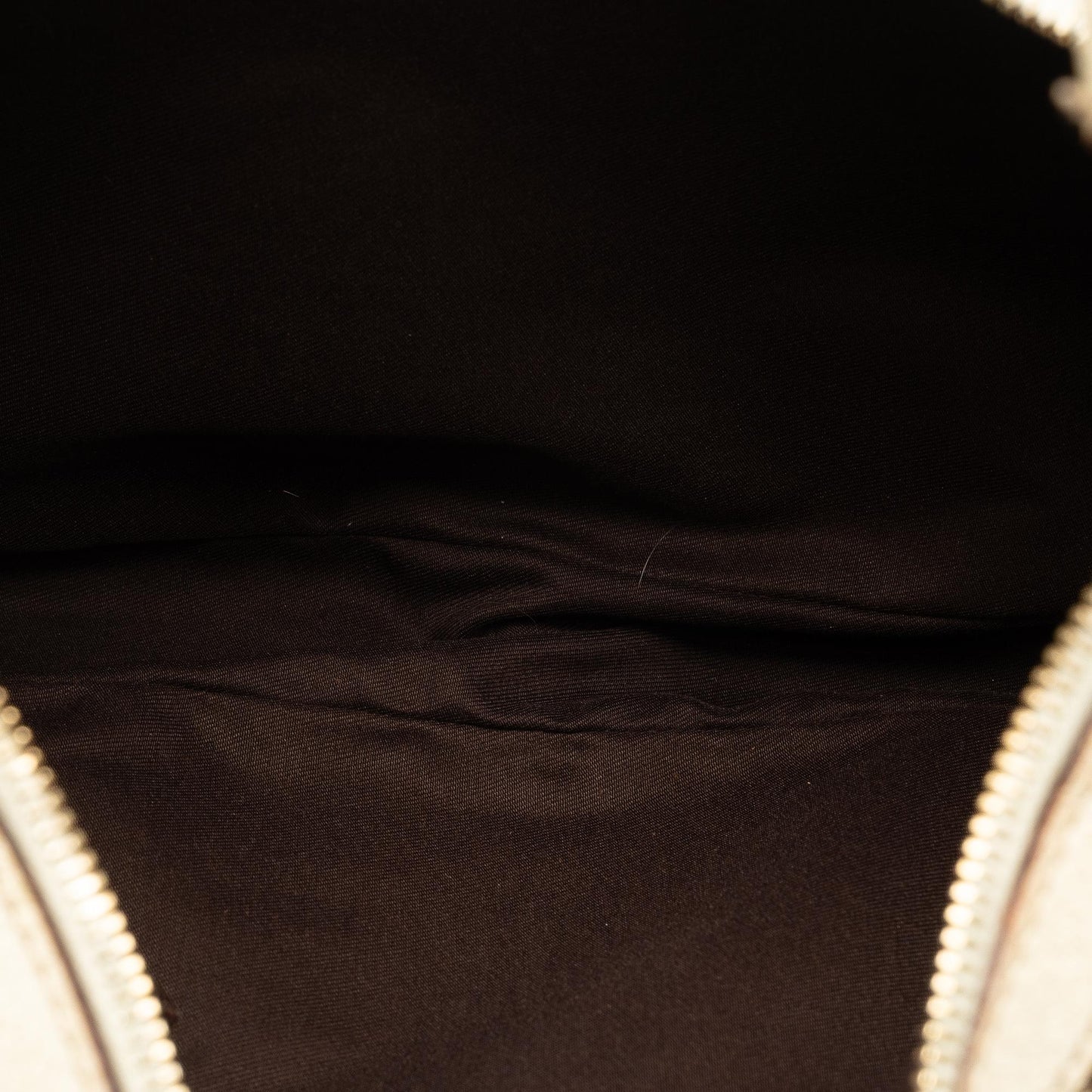 Gucci Medium GG Canvas Charmy Hobo (ZQzwN6)