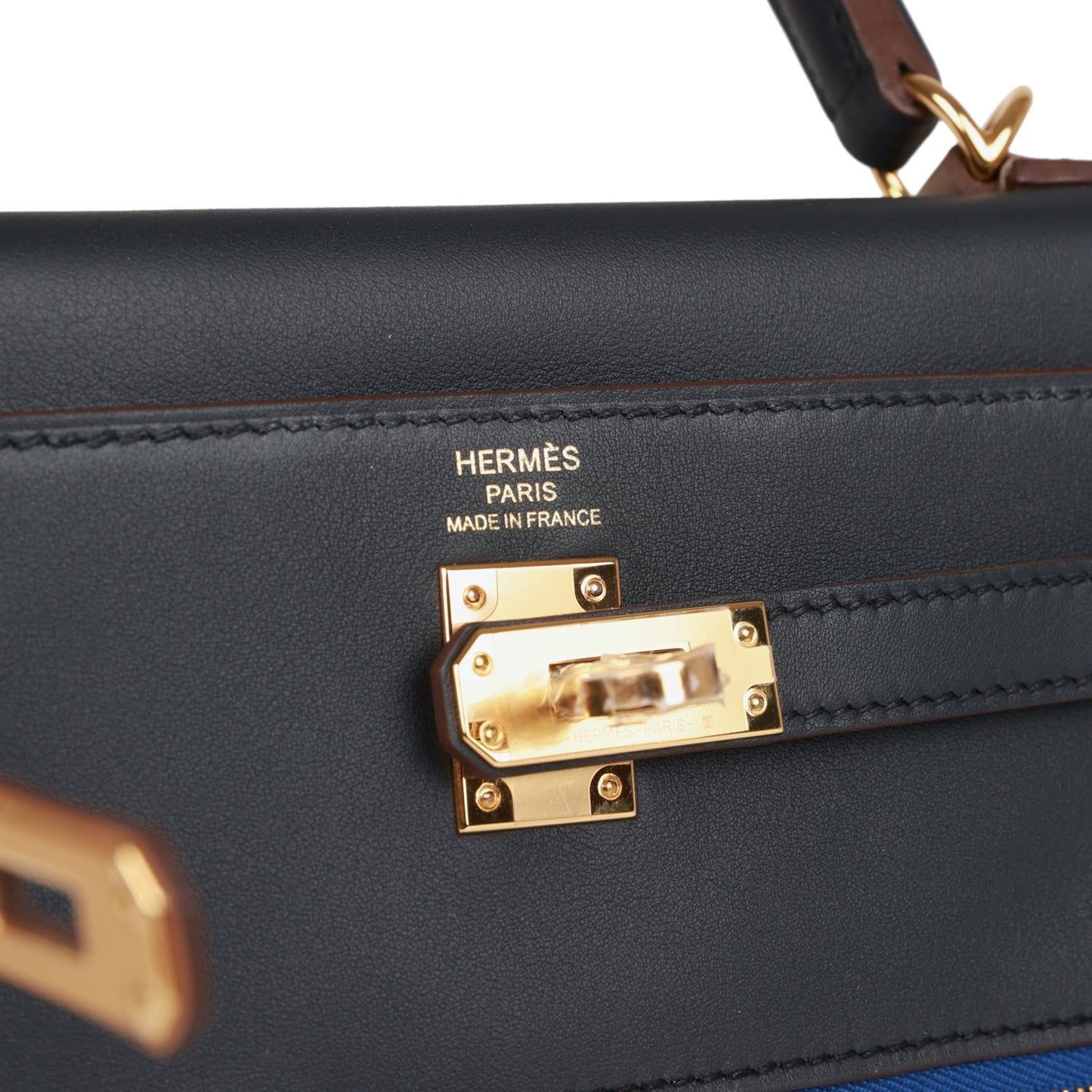 Luxury Hermes Colormatic Kelly Retourne 25 Caban, Black and Chai Swift Gold Hardware