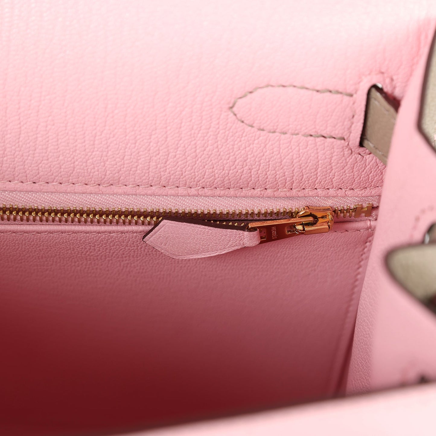 Pre-owned Hermes HSS Kelly Sellier 28 Rose Sakura and Gris Tourterelle Chevre Brushed Gold Hardware