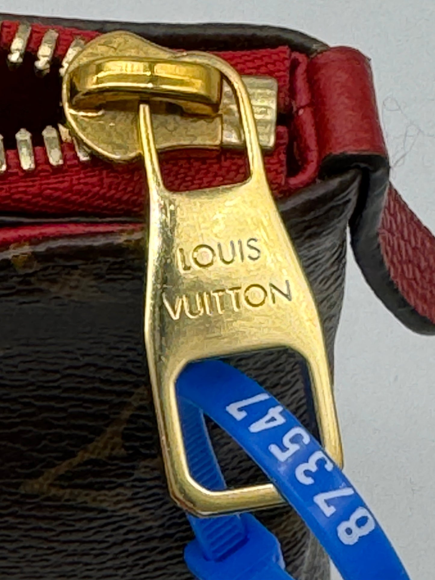 Makeup Bag Luxury Designer By Louis Vuitton  Size: Large