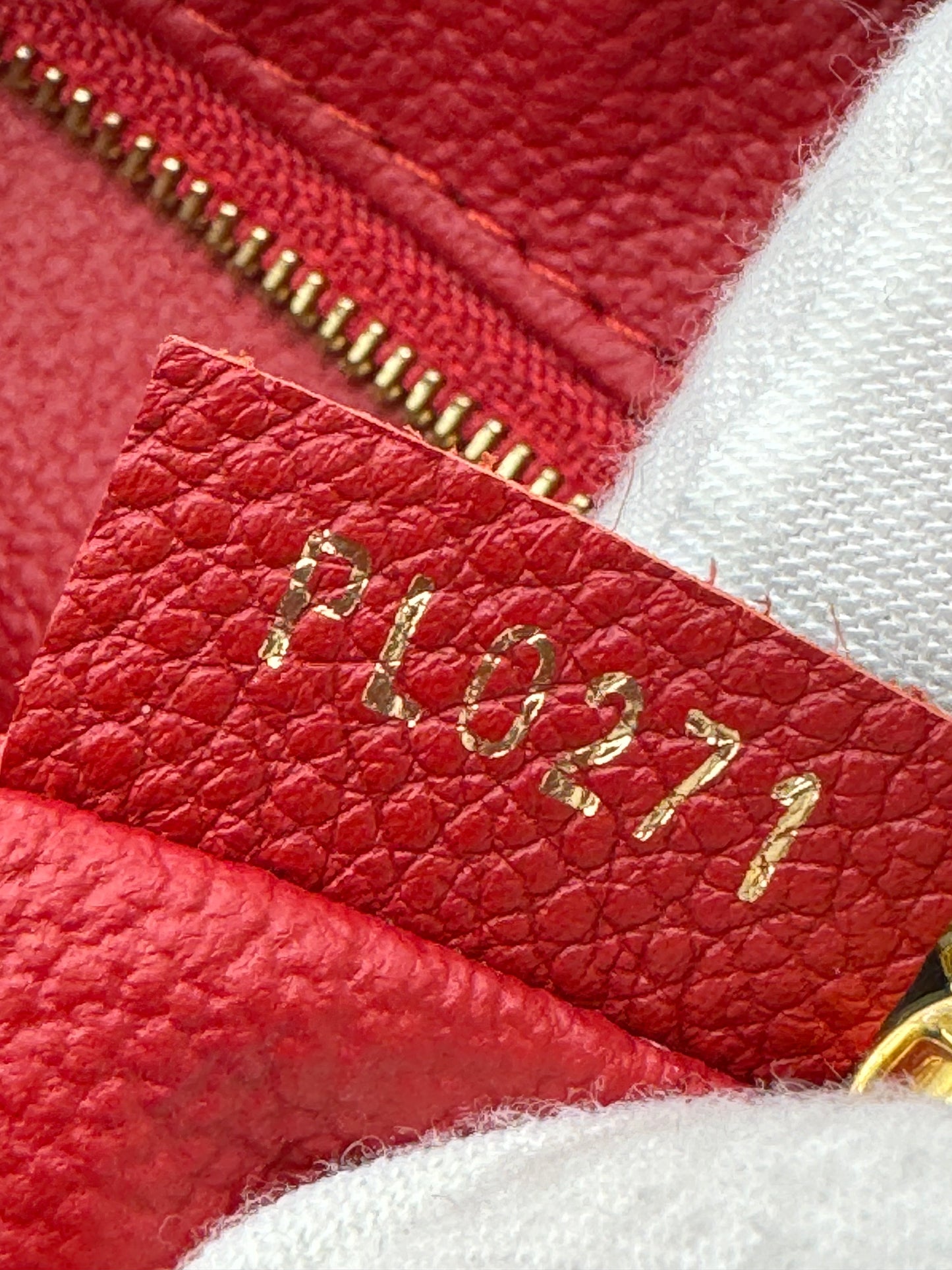 Makeup Bag Luxury Designer By Louis Vuitton  Size: Large