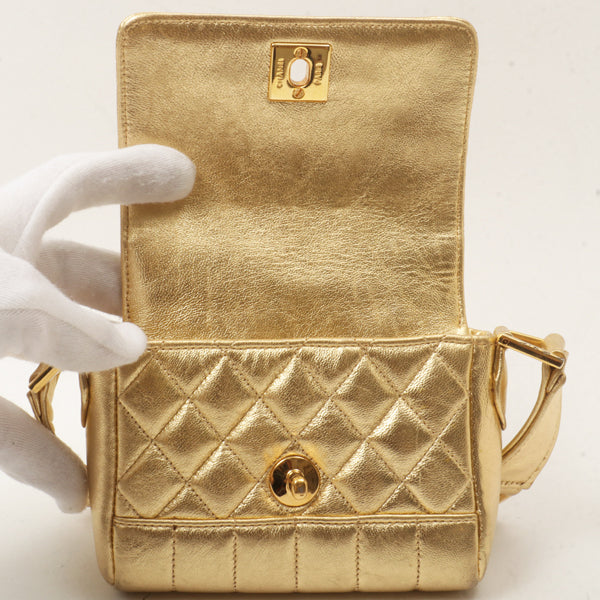 Chanel Around 1990 Made Design Stitchturn-Lock Shoulder Bag Gold