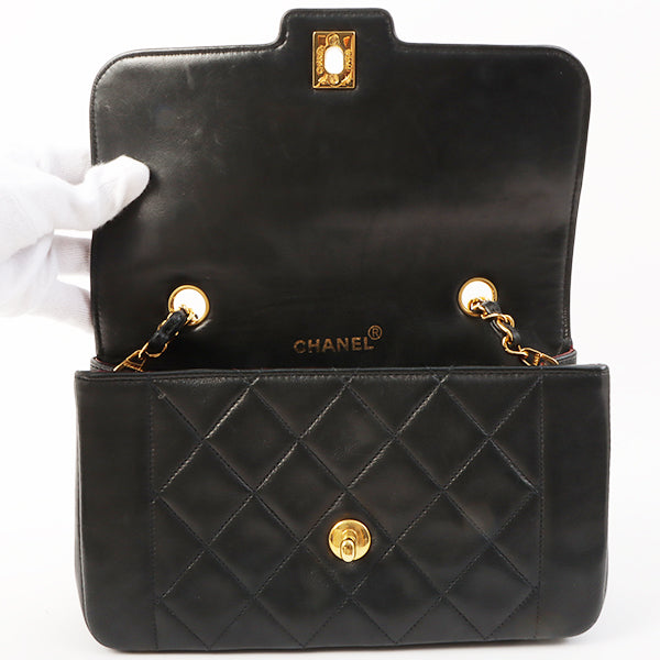 Chanel Around 1992 Made Edge Design Flap Turn-Lock Chain Bag Black