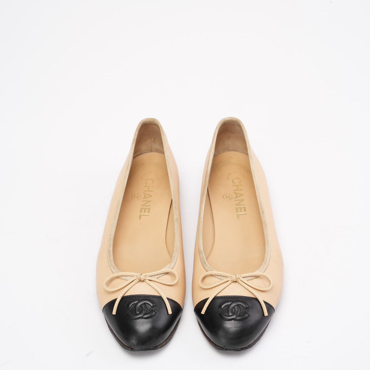 Chanel Beige/Black CC Cap Toe Ballet Flats Size 38.5C