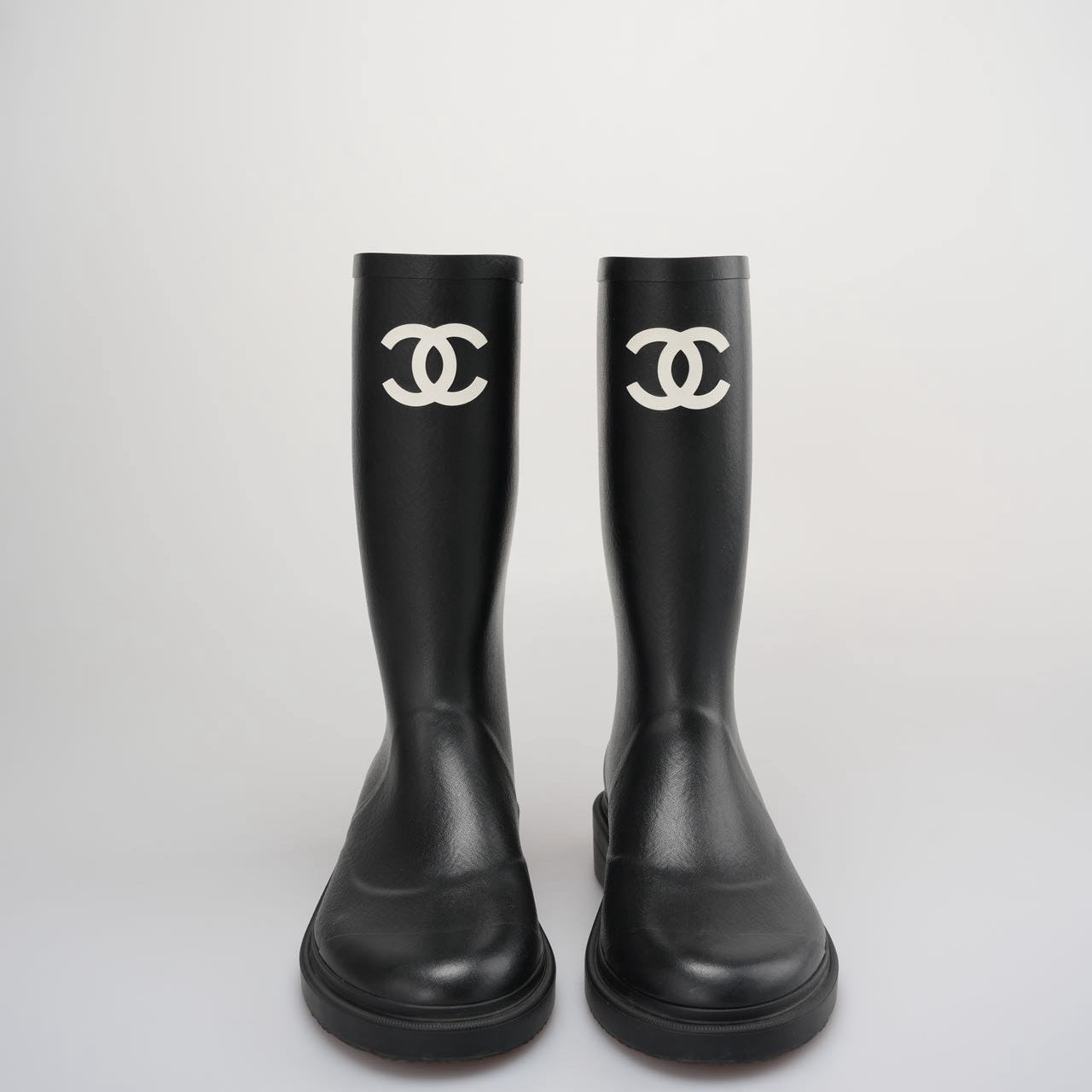 Chanel Classic Rain Boots in Black and White With CC Logo Size 39q