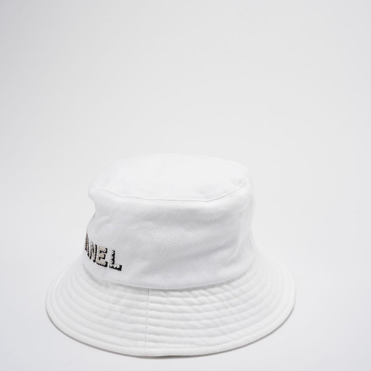 Chanel Denim Bucket Hat in White with Logo – Size S
