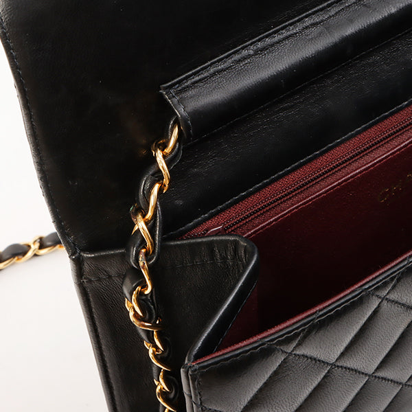 Chanel Around 2002 Made Turn-Lock Chain Bag Black