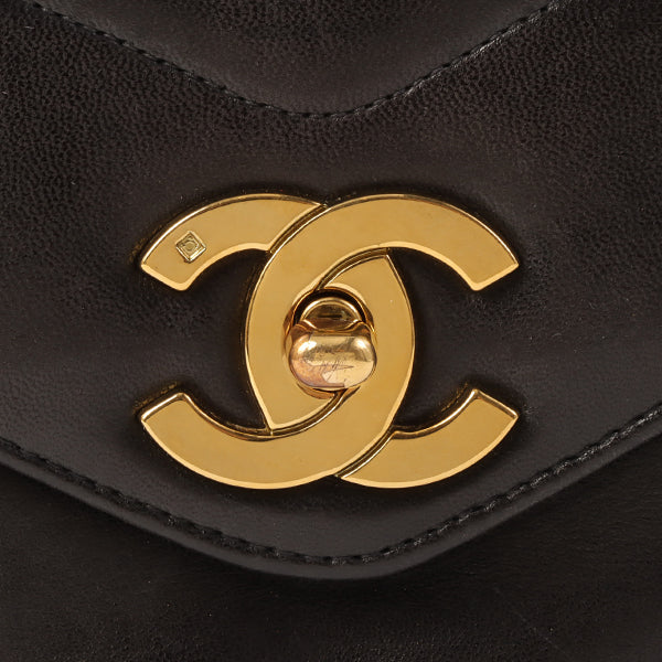 CHANEL Around 1995 Made Chevron Stitch V Flap Turn-Lock Chain Bag Black
