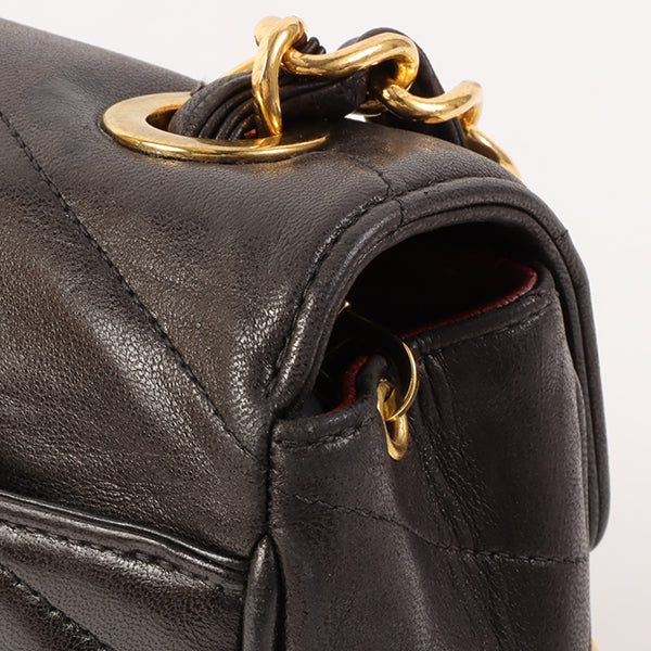CHANEL Around 1995 Made Chevron Stitch V Flap Turn-Lock Chain Bag Black