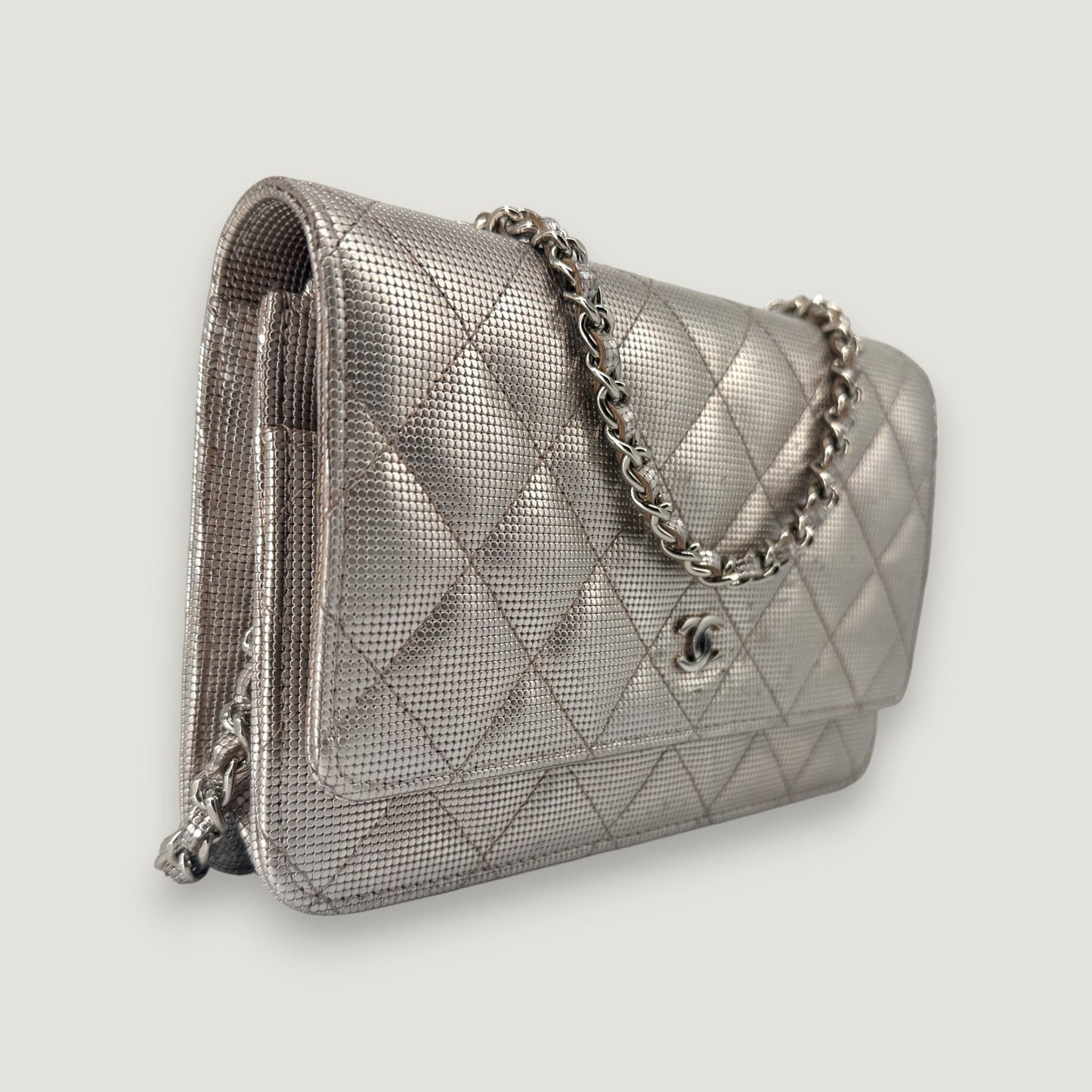 CHANEL WALLET ON CHAIN | METALLIC PIXEL EFFECT