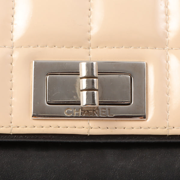 Chanel Around 2001 Made Patent Leather Comby Chocobar 2.55 Chain Bag Beige/Black