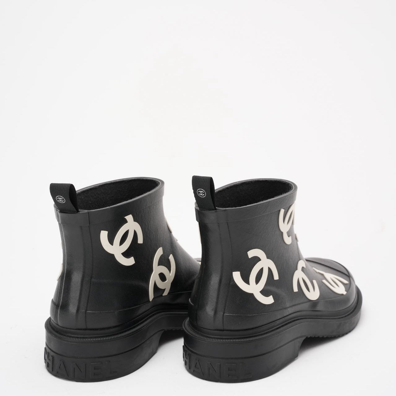 Chanel Black / White CC Caoutchouc Rain Boots Rubber 39