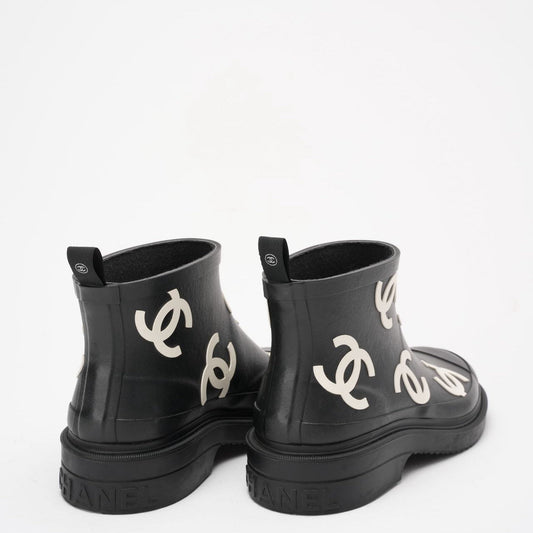 Chanel Black / White CC Caoutchouc Rain Boots Rubber 39
