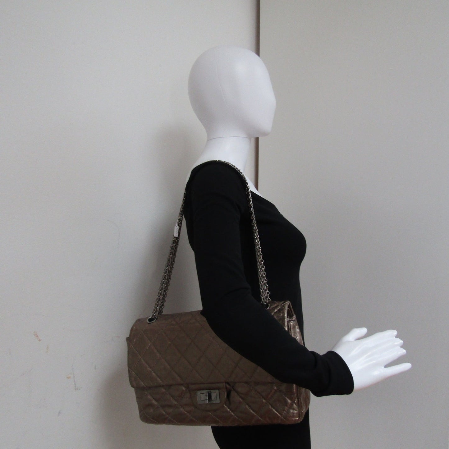 CHANEL 2.55 Shoulder Bag in Metallic Leather